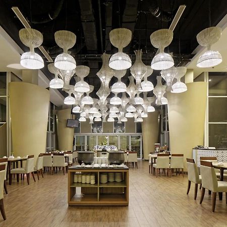 Howard Johnson By Wyndham Pekalongan Exterior foto