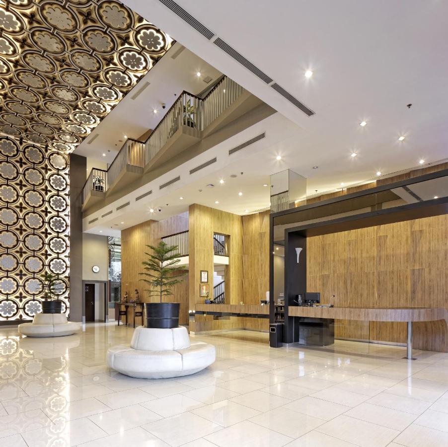 Howard Johnson By Wyndham Pekalongan Exterior foto