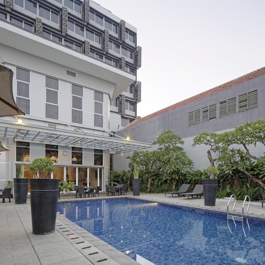 Howard Johnson By Wyndham Pekalongan Exterior foto