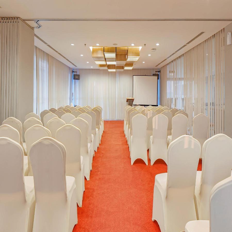 Howard Johnson By Wyndham Pekalongan Exterior foto
