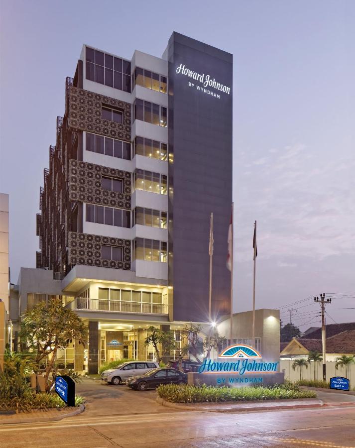 Howard Johnson By Wyndham Pekalongan Exterior foto