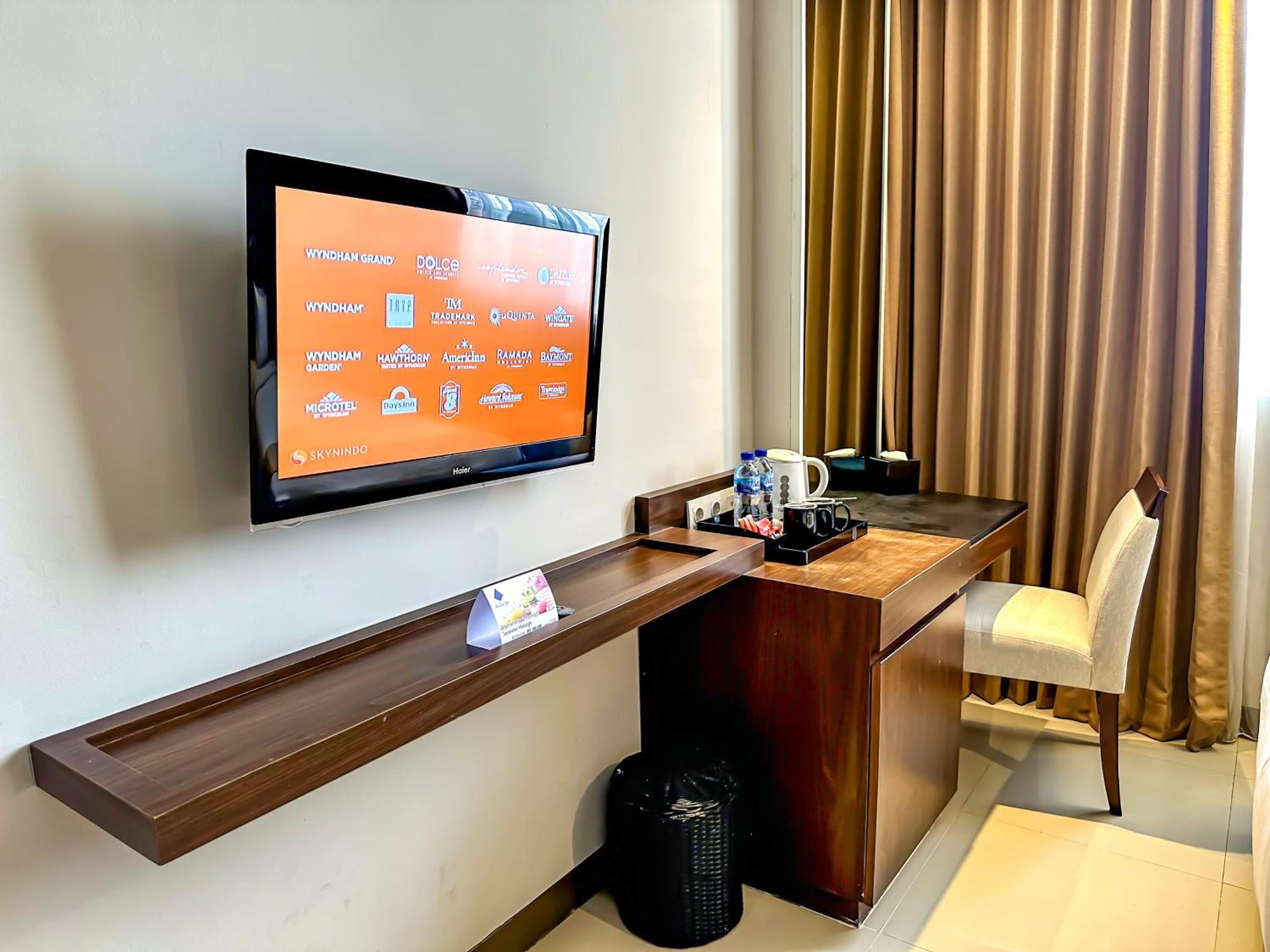 Howard Johnson By Wyndham Pekalongan Exterior foto