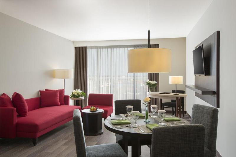 Howard Johnson By Wyndham Pekalongan Exterior foto