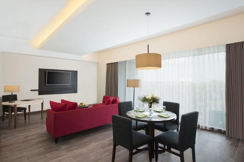 Howard Johnson By Wyndham Pekalongan Exterior foto