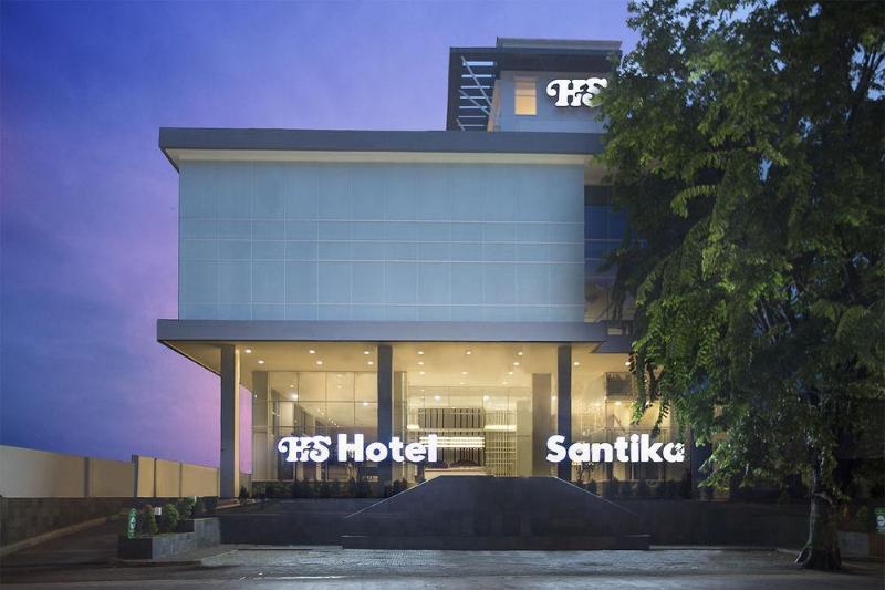 Howard Johnson By Wyndham Pekalongan Exterior foto