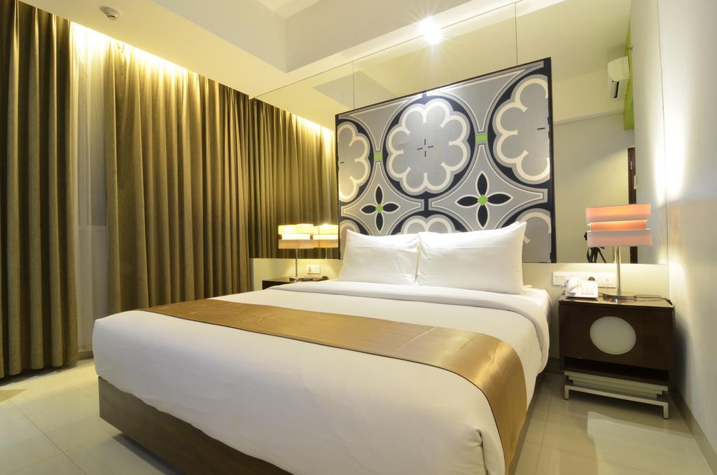 Howard Johnson By Wyndham Pekalongan Exterior foto