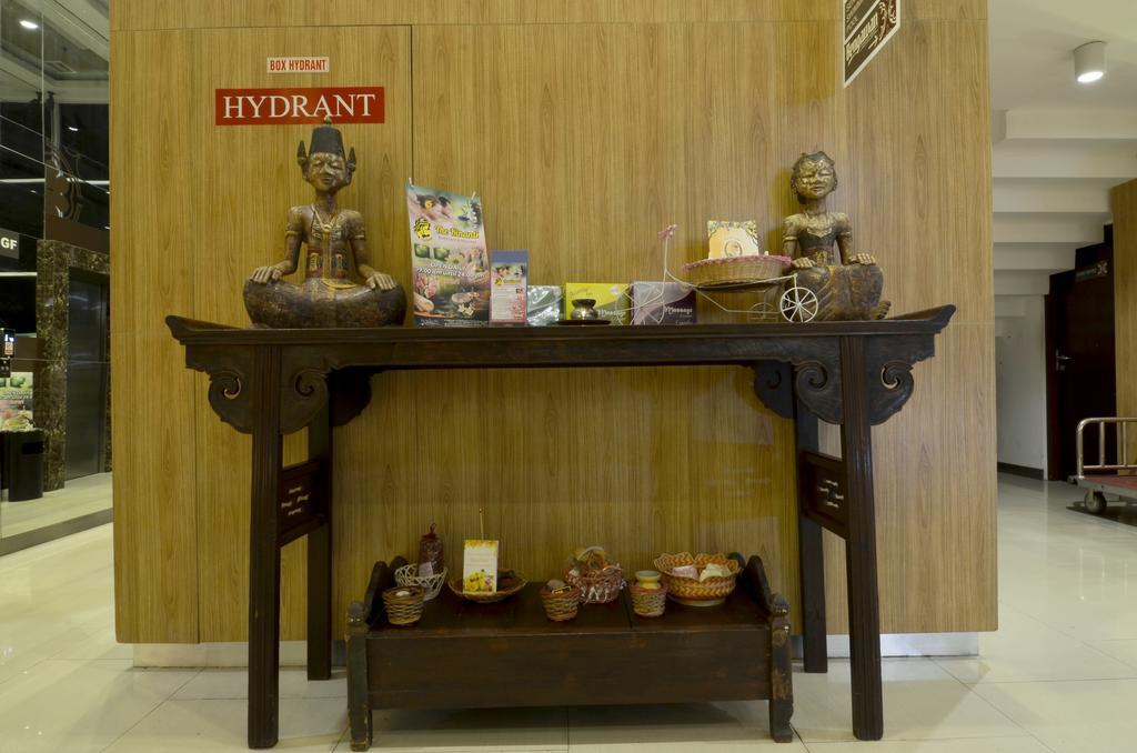 Howard Johnson By Wyndham Pekalongan Exterior foto