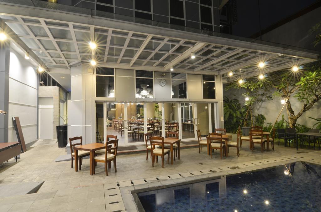 Howard Johnson By Wyndham Pekalongan Exterior foto