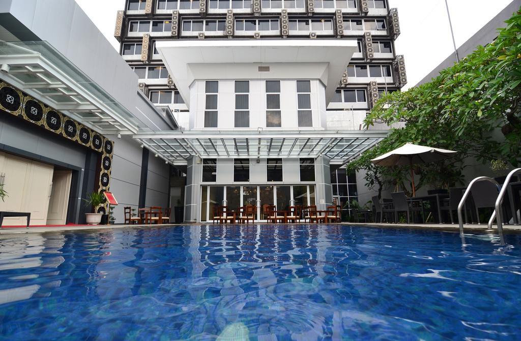 Howard Johnson By Wyndham Pekalongan Exterior foto