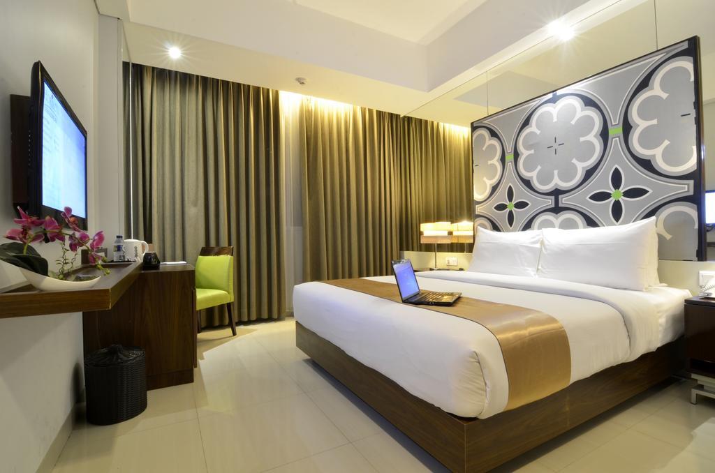 Howard Johnson By Wyndham Pekalongan Exterior foto
