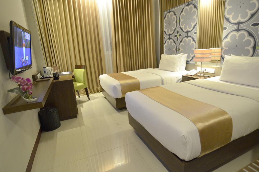 Howard Johnson By Wyndham Pekalongan Exterior foto