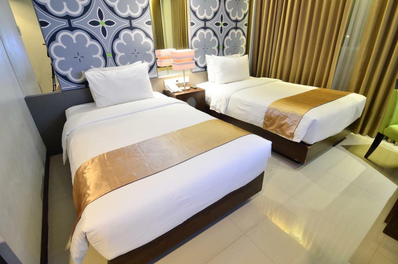 Howard Johnson By Wyndham Pekalongan Exterior foto